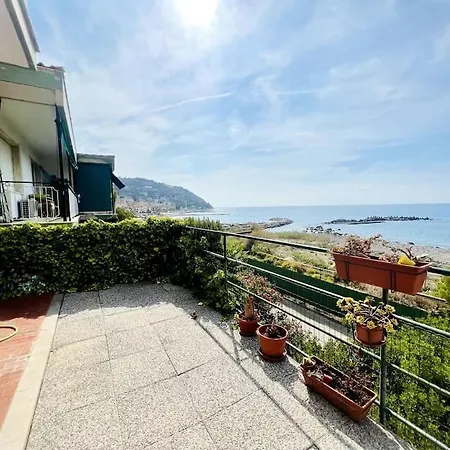 A 2 Passi Dalla Spiaggia - Appartamento Ospedaletti