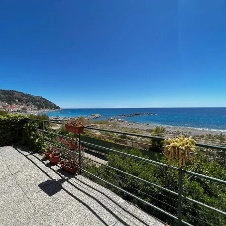 A 2 Passi Dalla Spiaggia - *